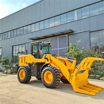 Utovarivač od 2,5 tona s priključkom za hvatanje trupaca